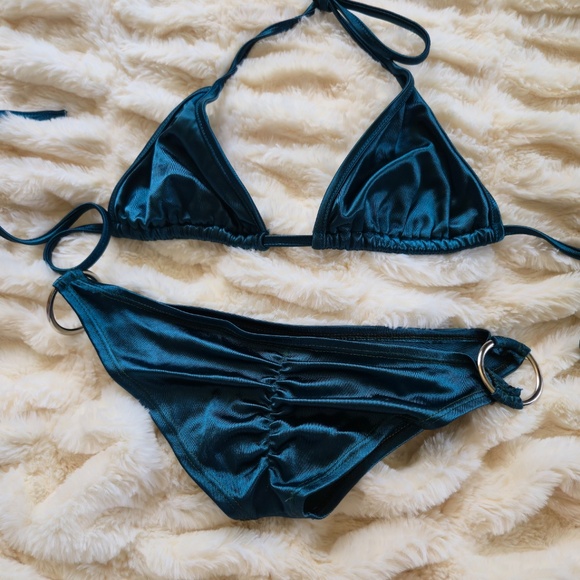 🌊💎 For Sale: Brand New Without Tags (NWOT) Low-Rise Bikini – Deep Blue Glam! - Picture 3 of 4
